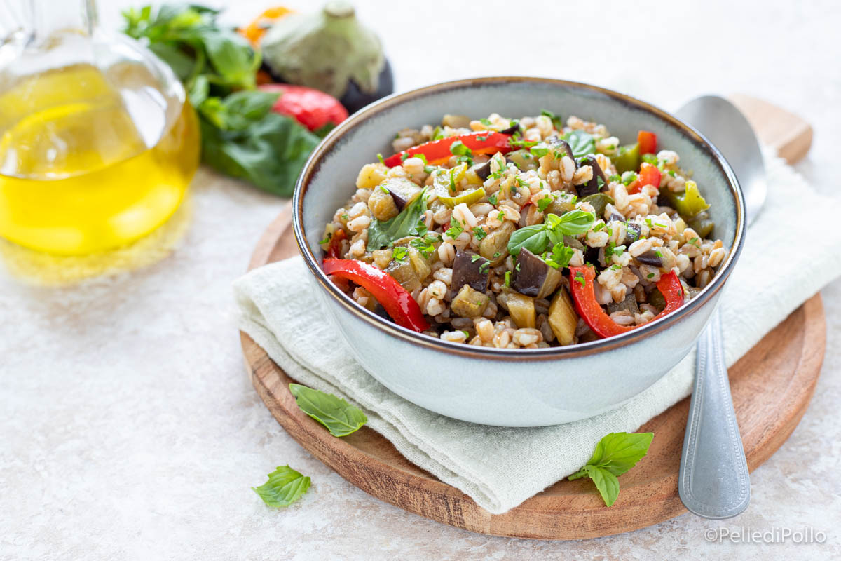 Insalata di farro con melanzane e peperoni