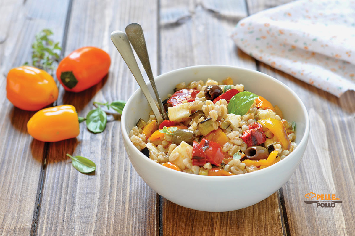 Insalata di farro con peperoni e feta