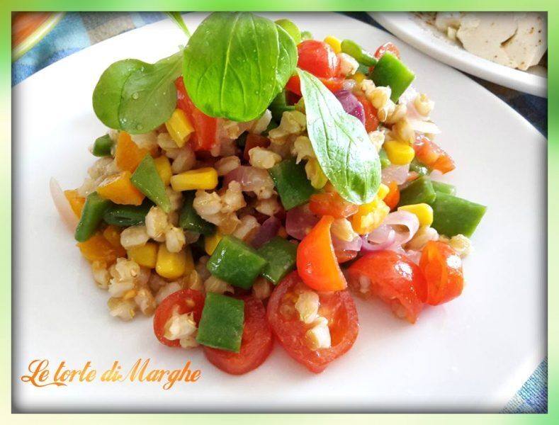 Insalata di farro con verdure di stagione