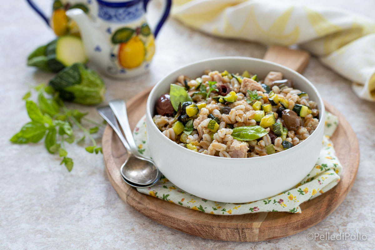Insalata di farro con zucchine e tonno