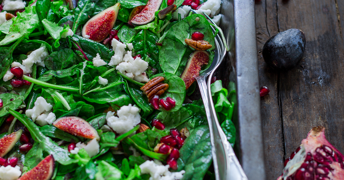 INSALATA di FICHI e NOCI al BALSAMICO con MELAGRANA e FORMAGGIO VEG