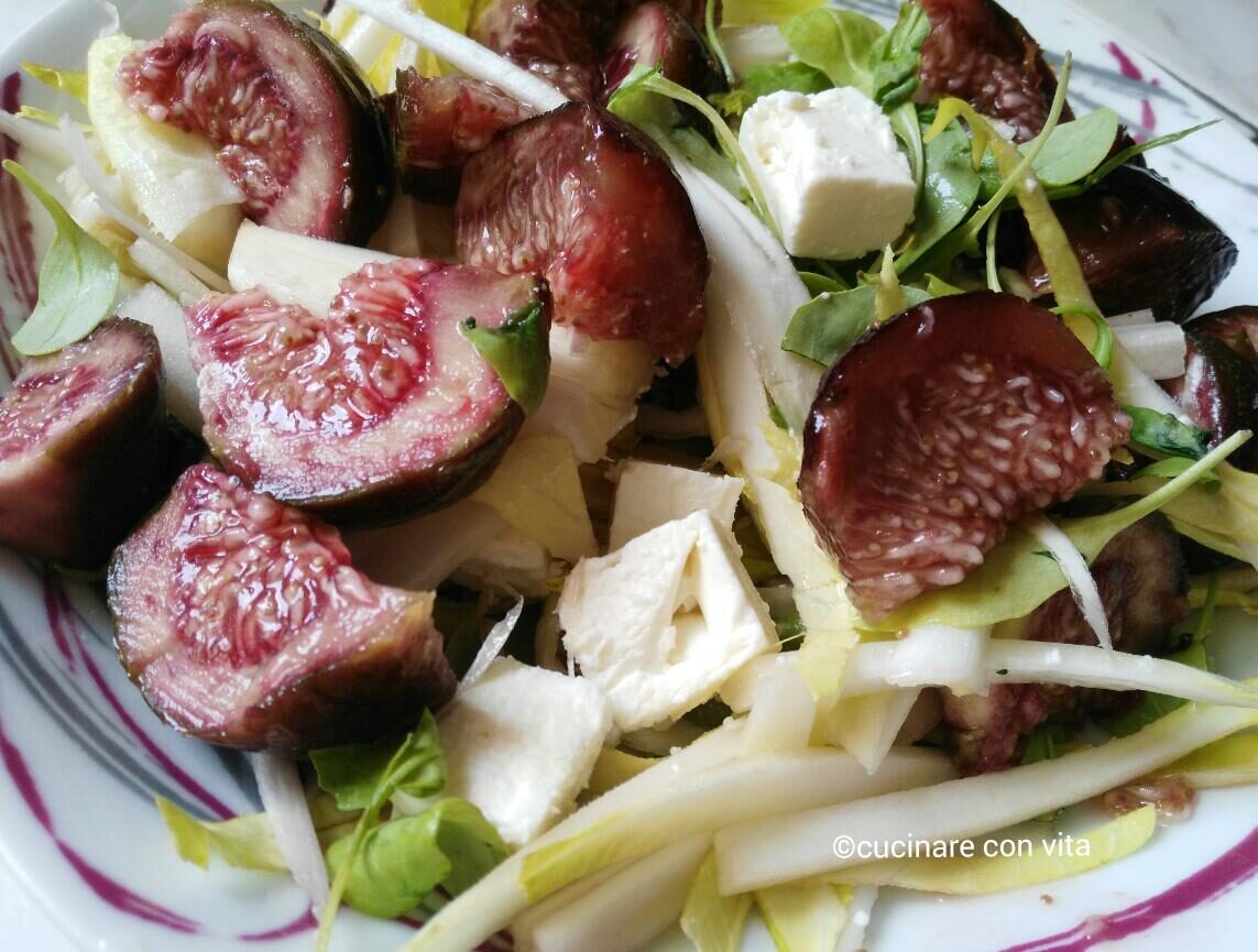 Insalata di fichi, indivia, feta e rucola