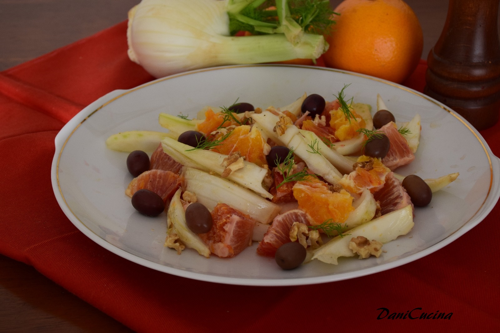 Insalata di finocchi e arance (con noci e olive)
