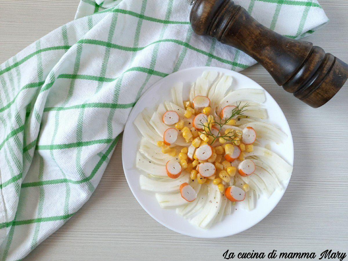 Insalata di finocchi mais e surimi