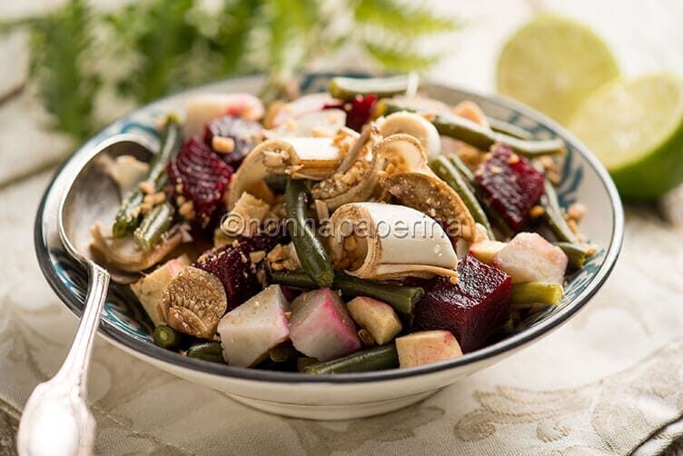 Insalata di fiori di banano con fagiolini, un contorno unico