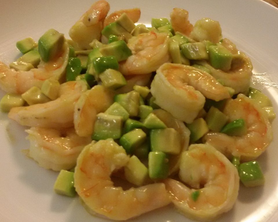 Insalata di gamberetti e avocado con riduzione agli agrumi