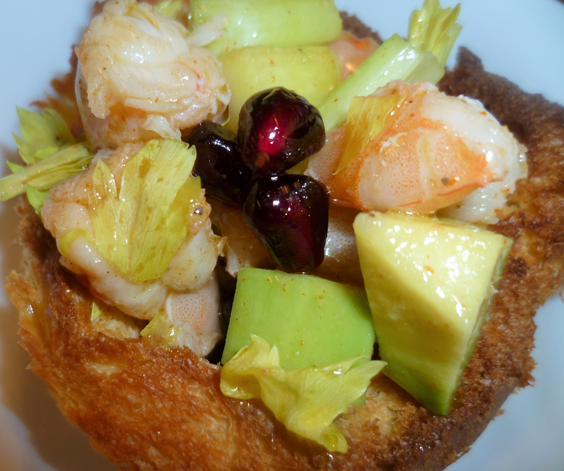 Insalata di gamberi in cestini di pane