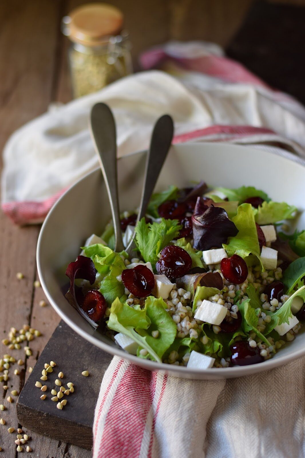 Insalata di grano saraceno, primosale e ciliegie caramellate al balsamico