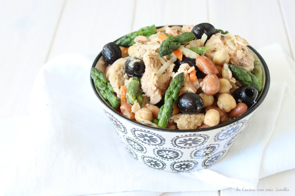 Insalata di legumi con tonno e asparagi