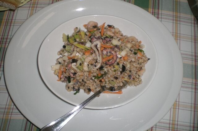 Insalata di mare con orzo