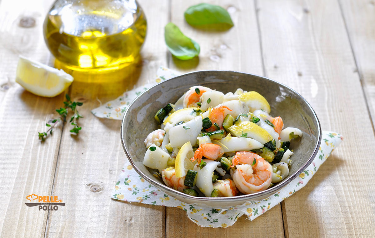 Insalata di mare con zucchine e limone