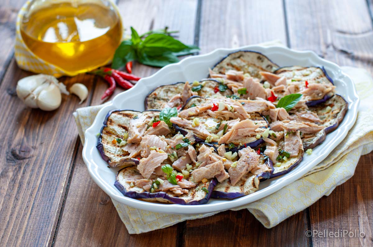Insalata di melanzane grigliate e tonno