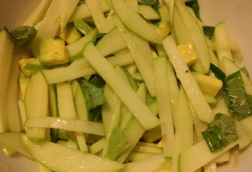 Insalata di mele e avocado