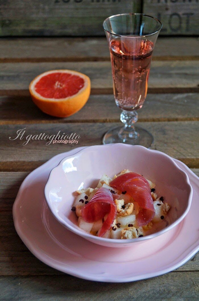 Insalata di melone bianco con tonno affumicato e pepe di sichuan