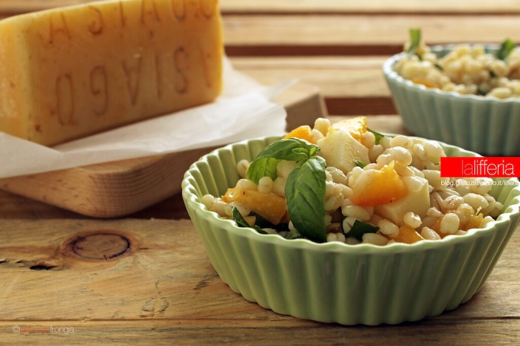 Insalata di orzo con Asiago e pesche