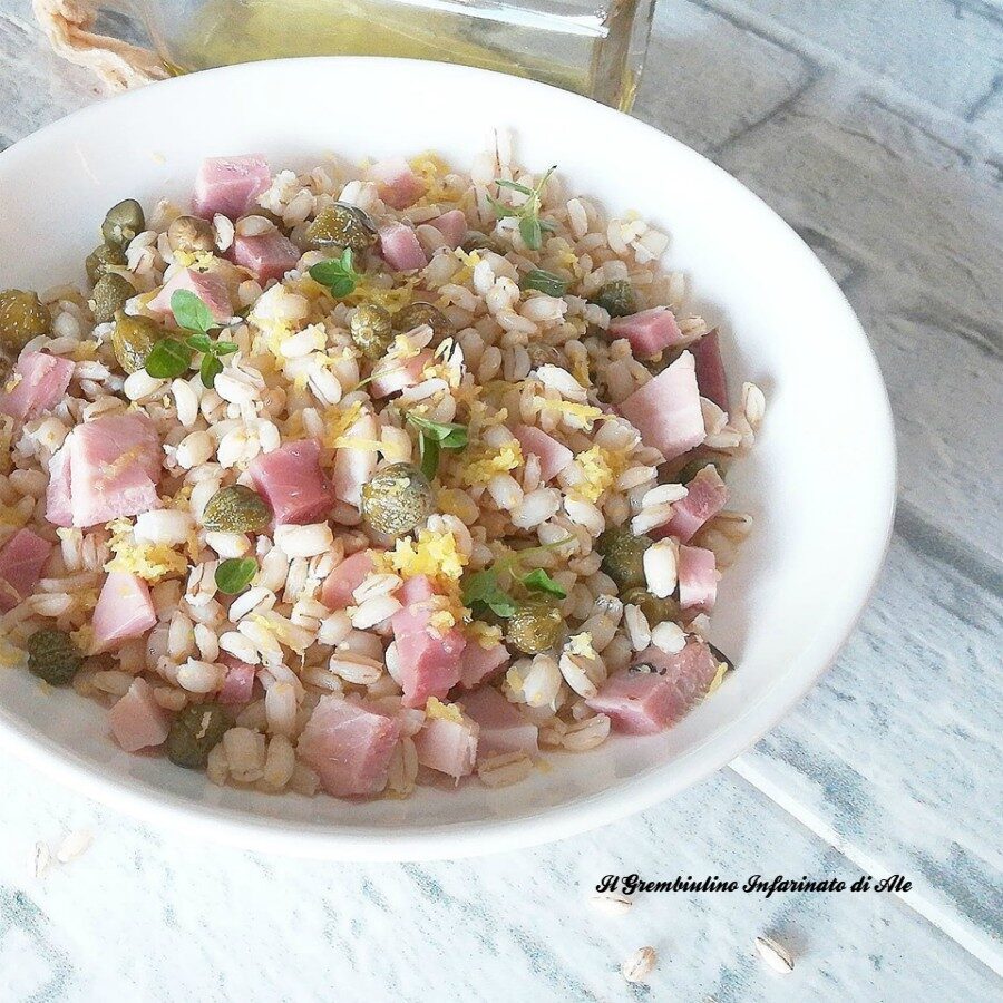 Insalata di orzo con prosciutto cotto, limone e capperi