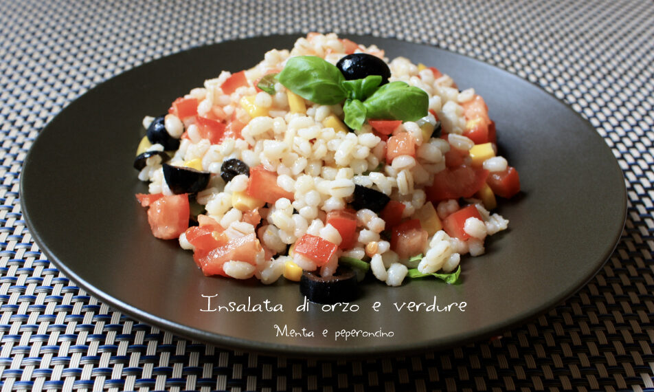 Insalata di orzo con verdure