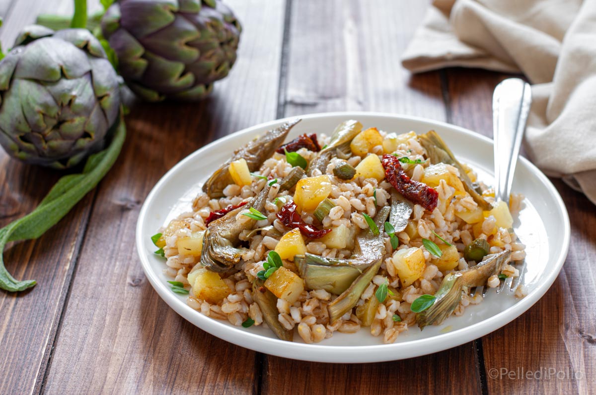 Insalata di orzo e carciofi