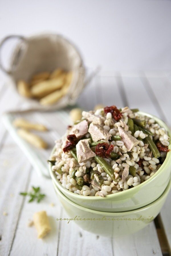 Insalata di orzo fagiolini e tonno
