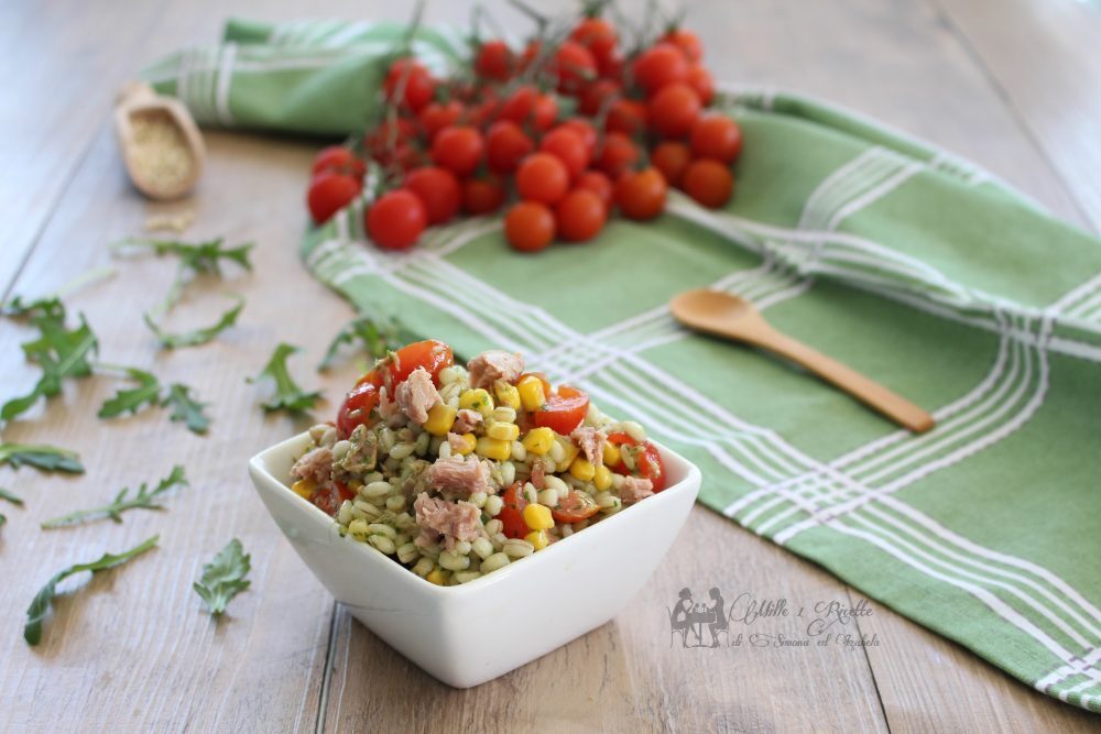 Insalata di orzo perlato con tonno e pomodorino e pesto di rucola