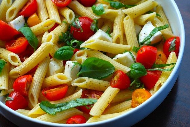 Insalata di pasta alla caprese