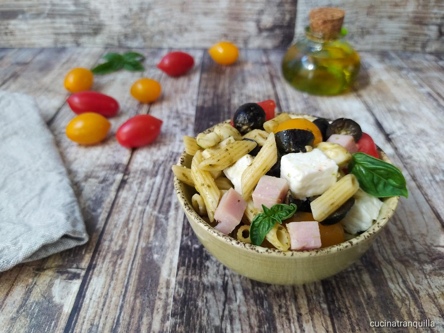 Insalata di pasta fredda al pesto