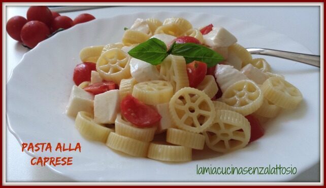 Insalata di pasta fredda alla caprese