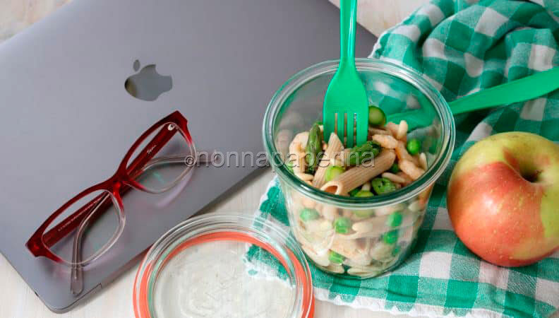 Insalata di pasta primavera per il tuo pranzo in ufficio