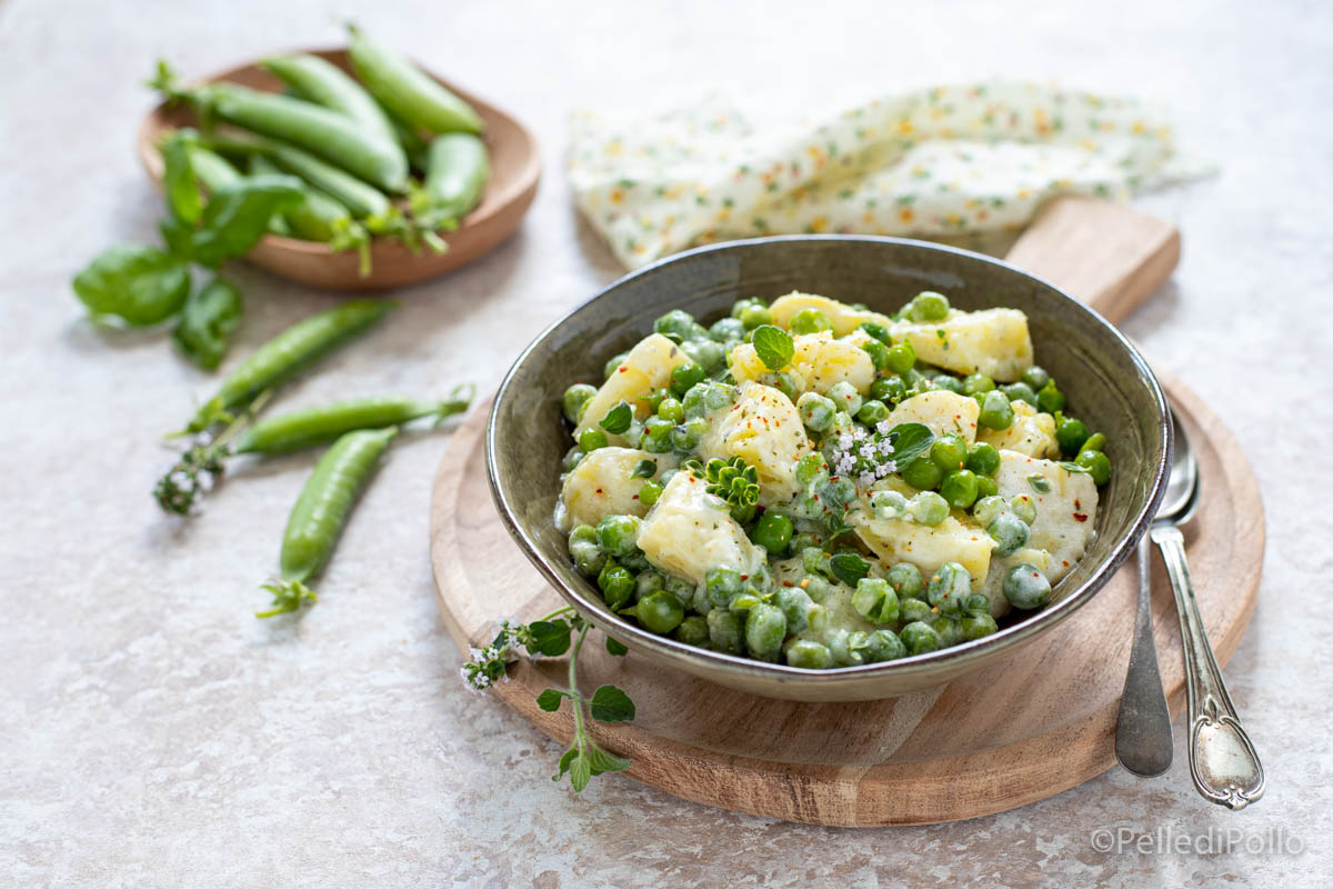 Insalata di patate e piselli alle erbe