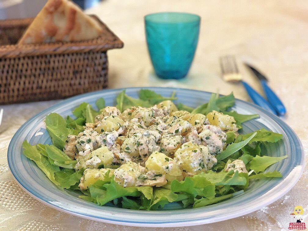 Insalata di patate e salmone
