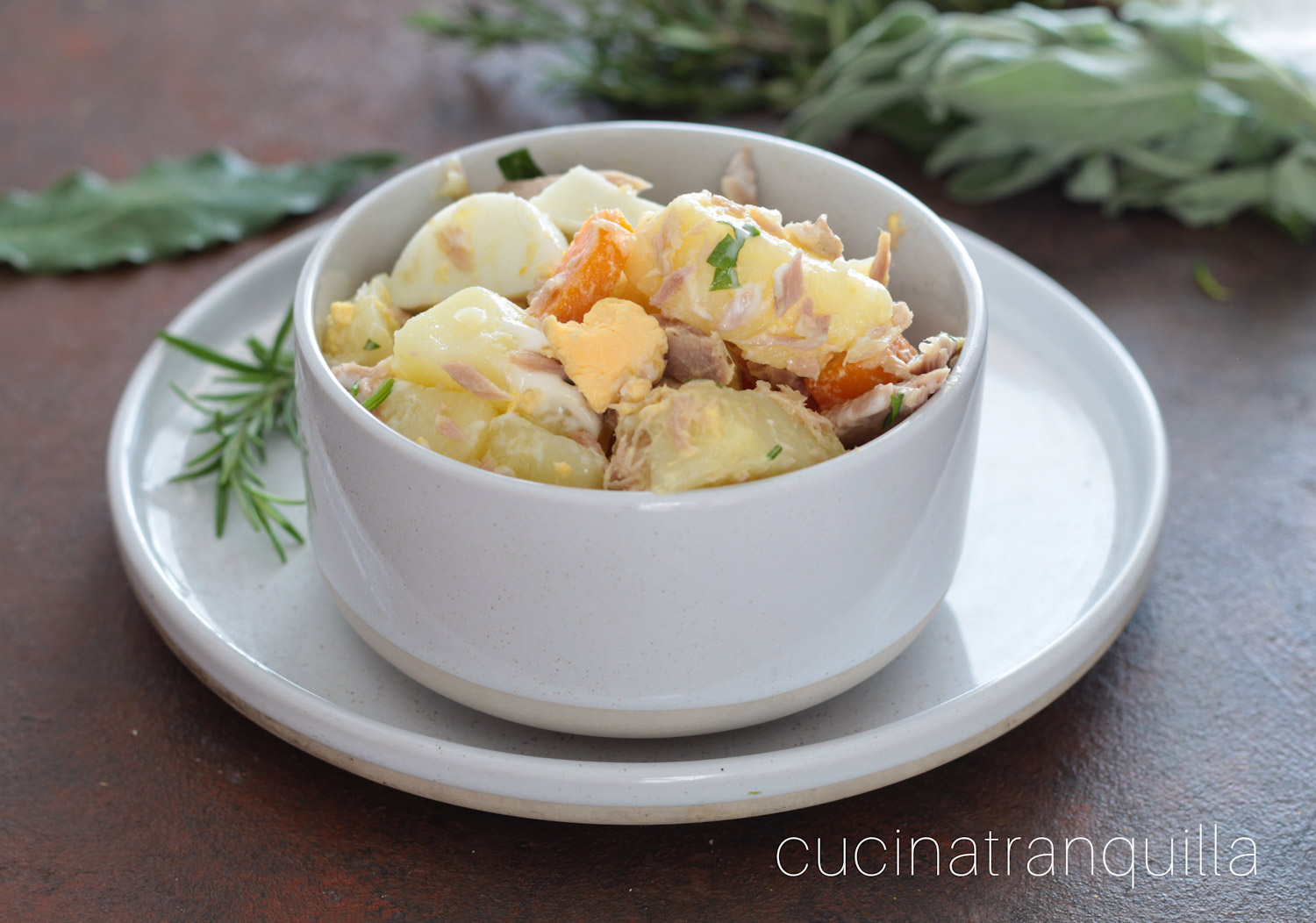 Insalata di patate e tonno