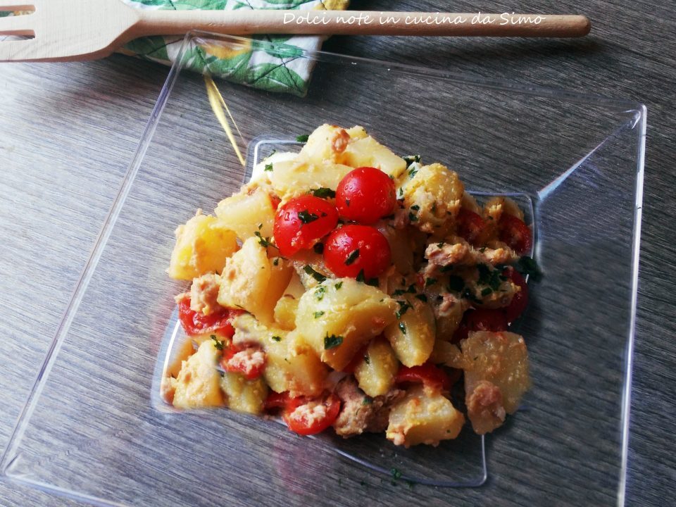 Insalata di patate e tonno