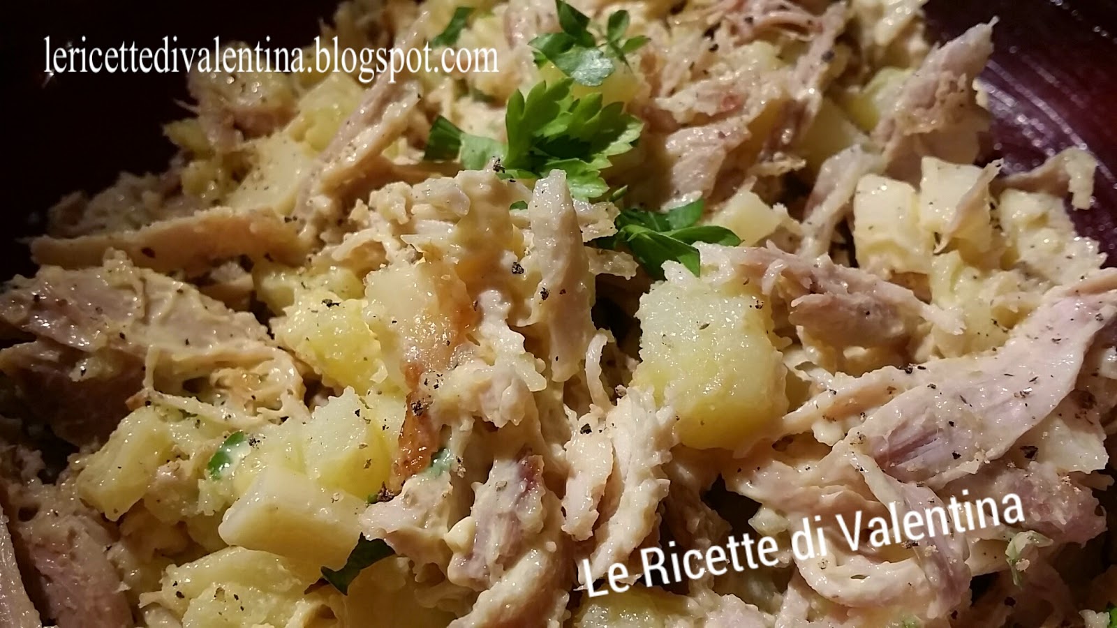 Insalata di pollo arrosto, formaggio e patate