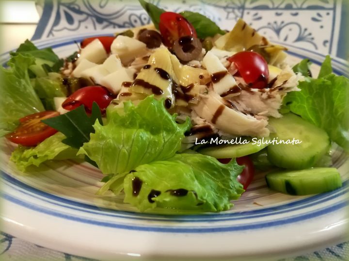 Insalata di pollo della monella