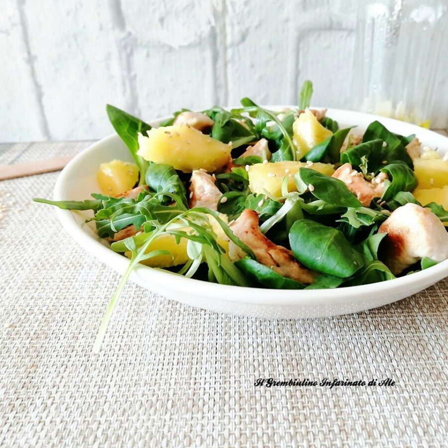 Insalata di pollo e ananas
