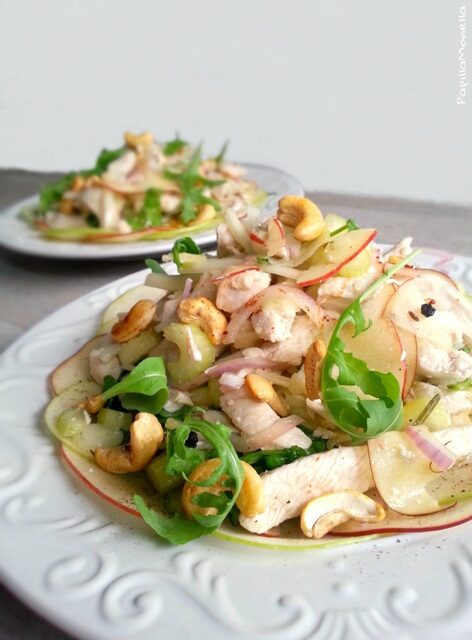 Insalata di pollo lesso mele e anacardi