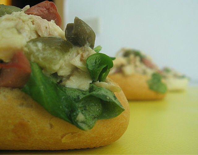 Insalata di pollo tonnata finger food