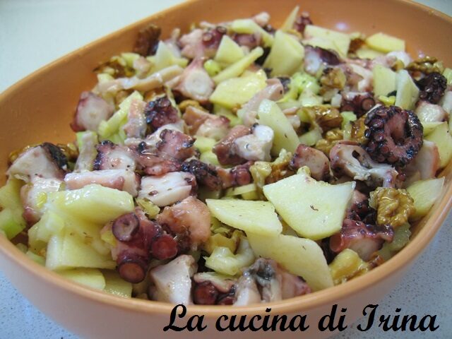 Insalata di polpo con mele verdi e noci