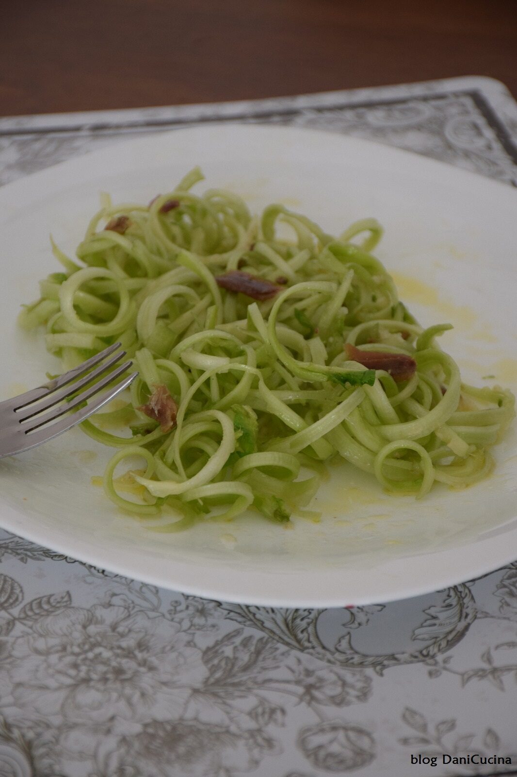 Insalata di puntarelle alla romana