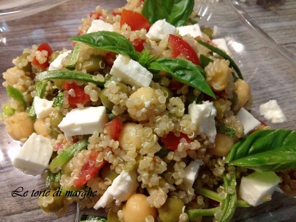 Insalata di quinoa con verdure e feta...