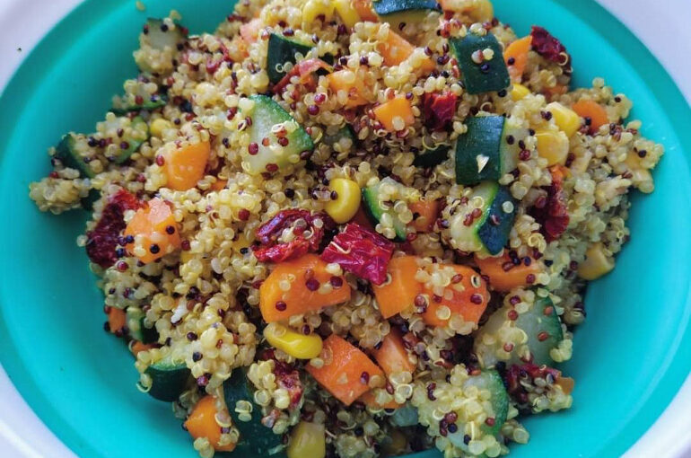 Insalata di quinoa con verdure