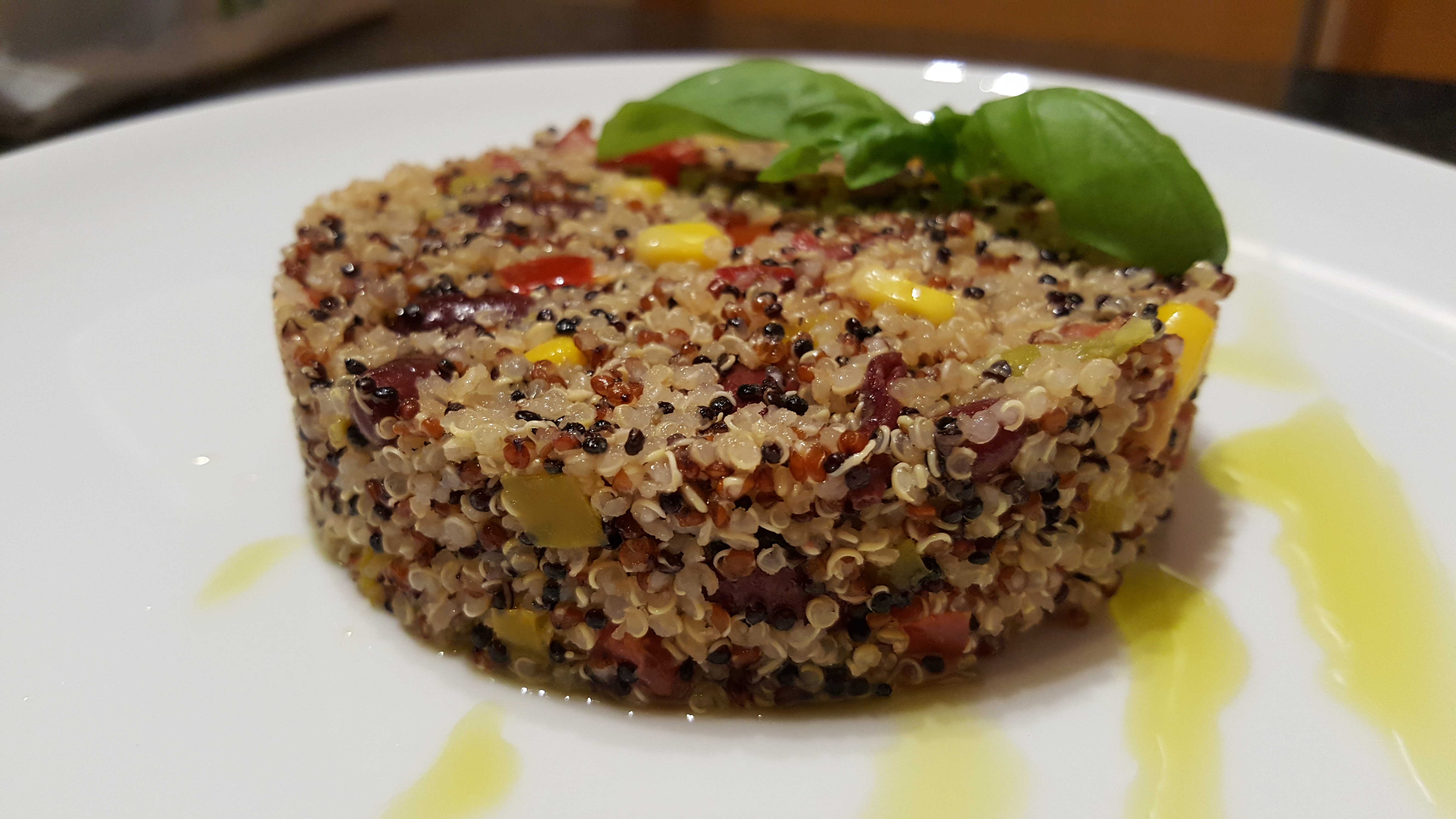 Insalata di quinoa tricolore
