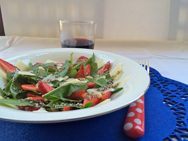 Insalata di radicchio, fragole e parmigiano