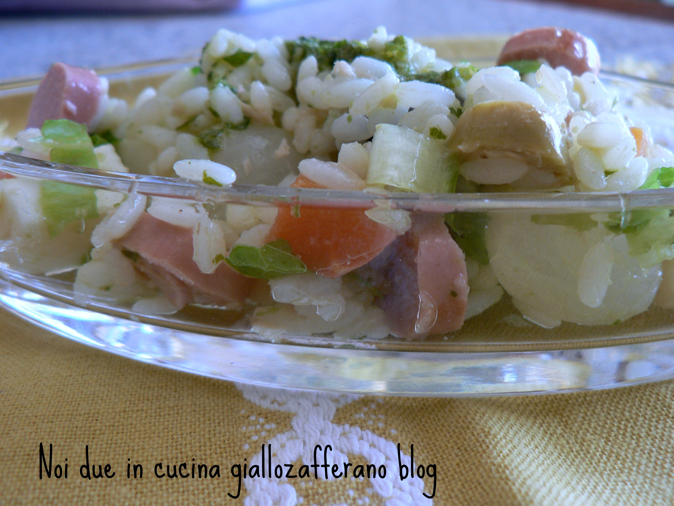 Insalata di riso al pesto-ricetta veloce