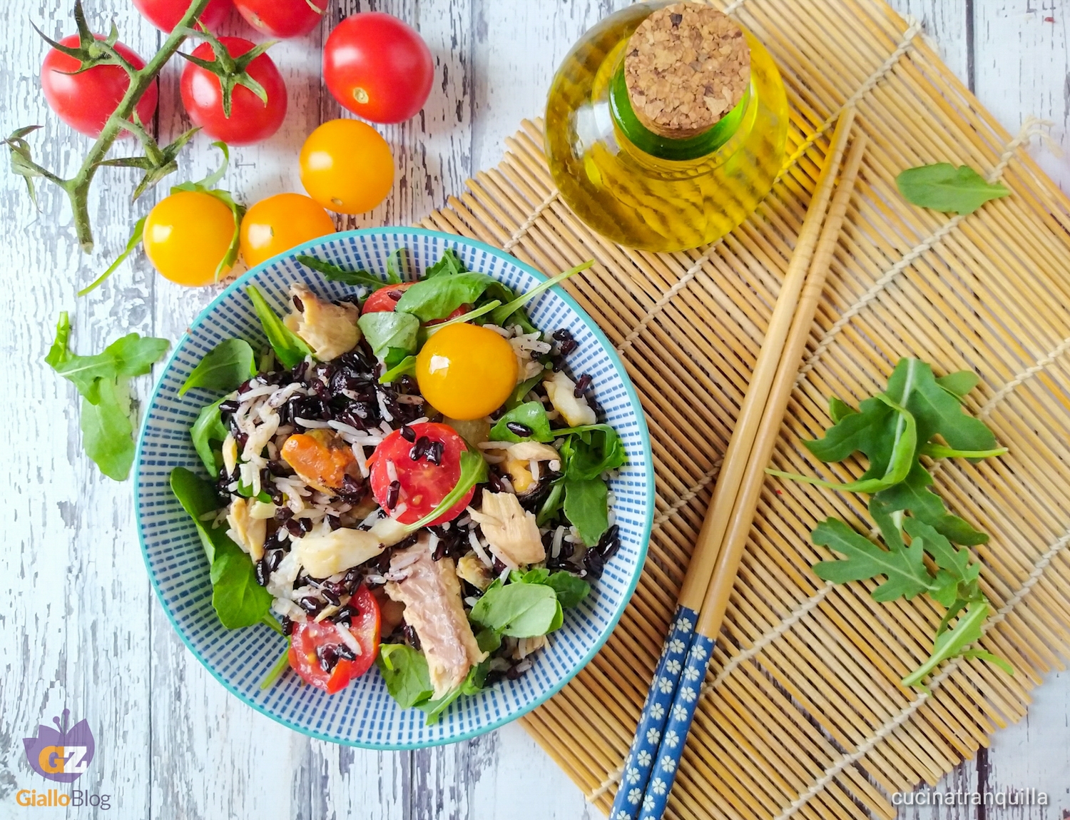Insalata di riso bianco e nero ai frutti di mare