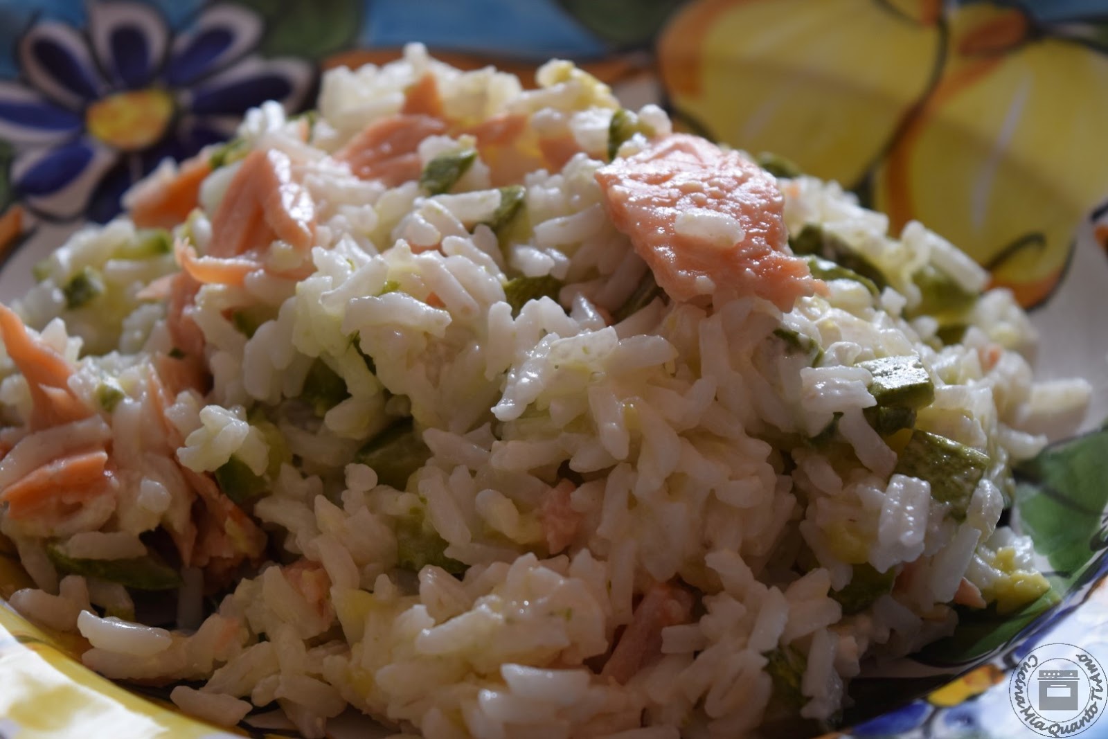 Insalata di riso con salmone e zucchine