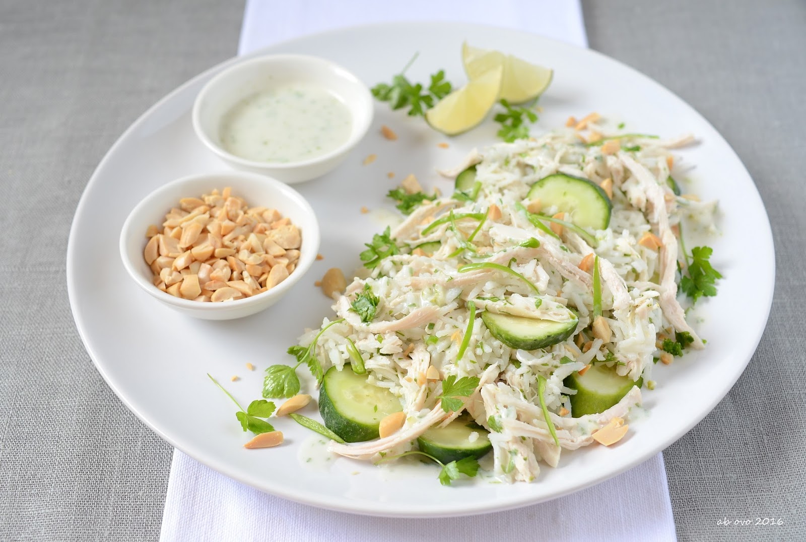 Insalata di riso e pollo al latte di cocco