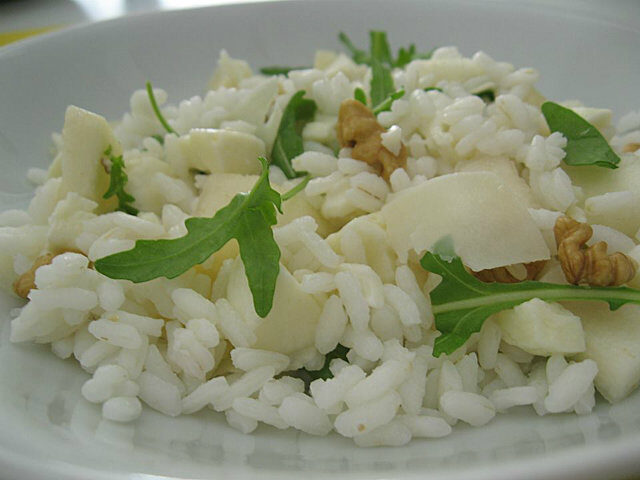 Insalata di riso formaggio pere e noci