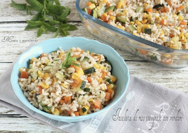 Insalata di riso integrale con verdure