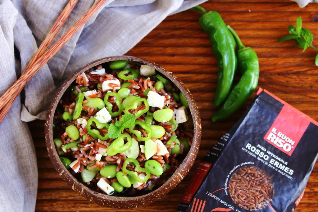 Insalata di riso rosso con edamame e feta